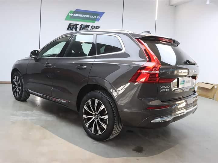 Volvo XC60 2025 B 5 4 WD — фото 5