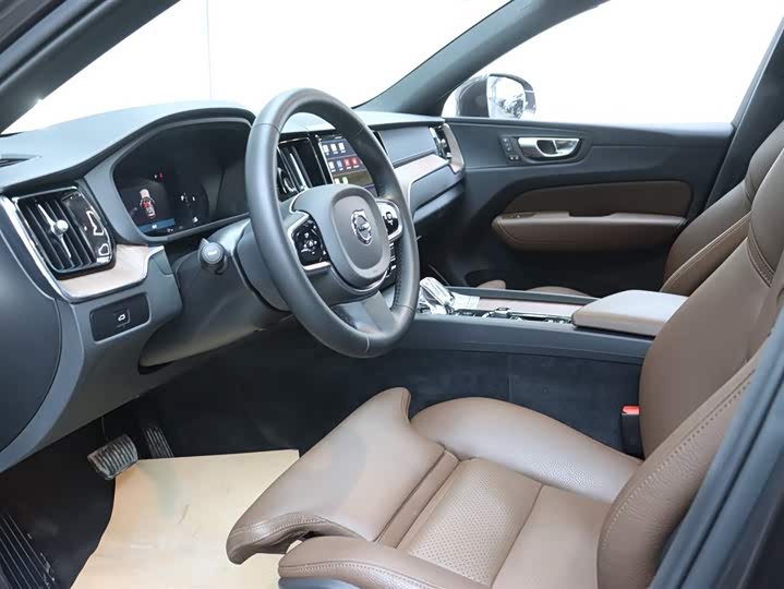 Volvo XC60 2025 B 5 4 WD — фото 14