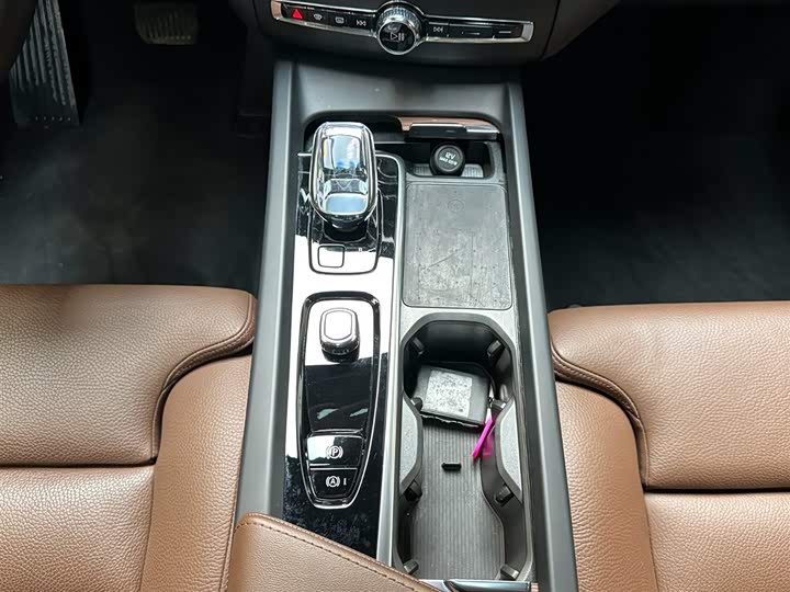 Volvo XC60 2025 B 5 4 WD — фото 15