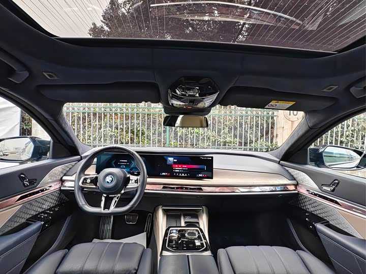 BMW i 7 M 70 L 2023 M 70 L — фото 14