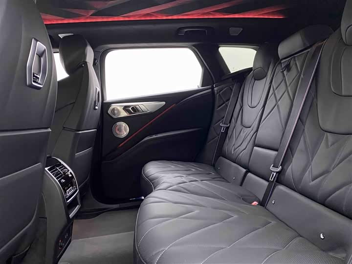 BMW XM 2023 Base — фото 8