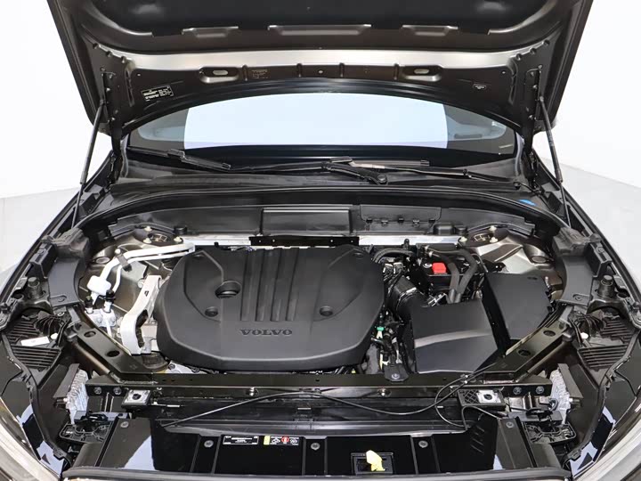 Volvo XC60 2022 B 5 4 WD — фото 11