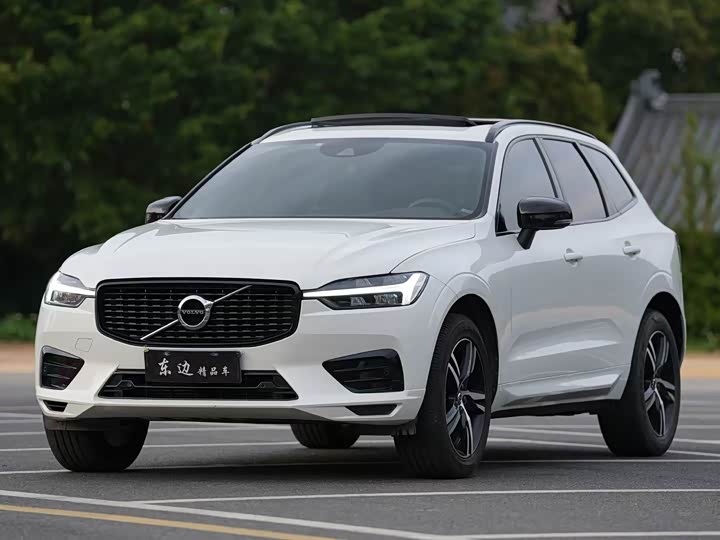 Volvo XC60 2021 T 5 4 WD — фото 1