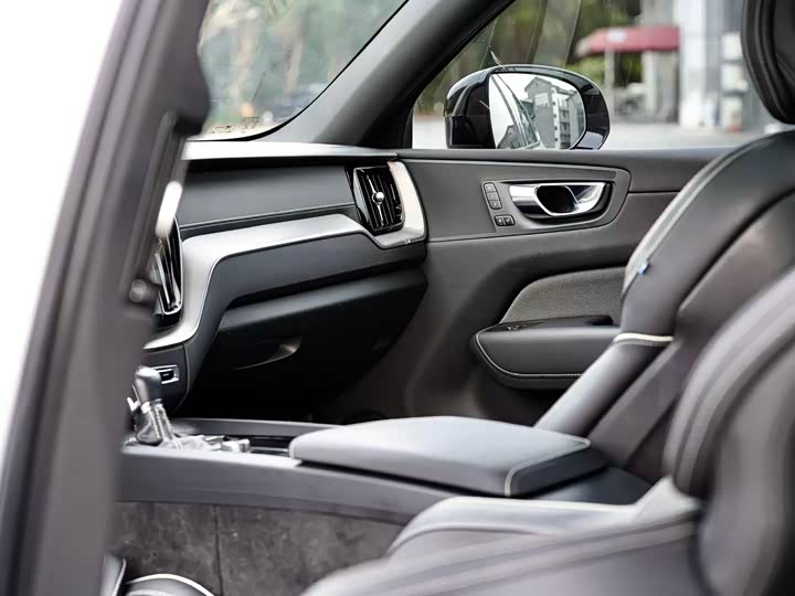 Volvo XC60 2021 T 5 4 WD — фото 7