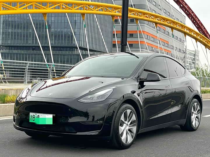 Tesla Model Y 2021 3 D 7 — фото 1
