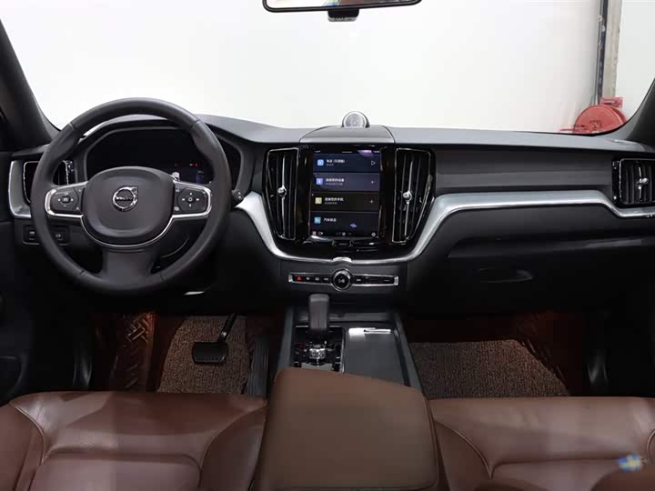 Volvo XC60 2022 B 5 4 WD — фото 12
