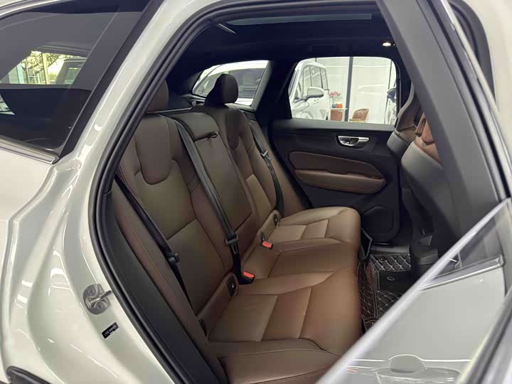 Volvo XC60 2024 B 5 4 WD — фото 15