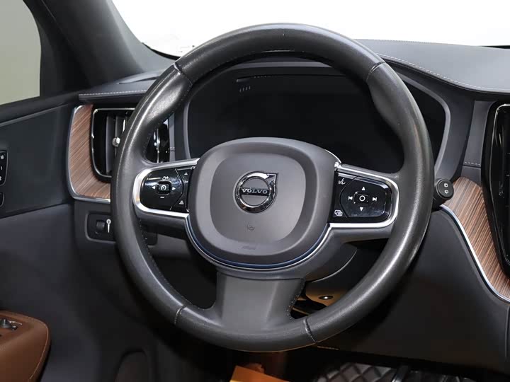 Volvo XC60 2022 B 5 4 WD — фото 19