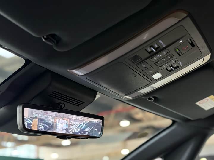 Toyota Alphard — фото 9