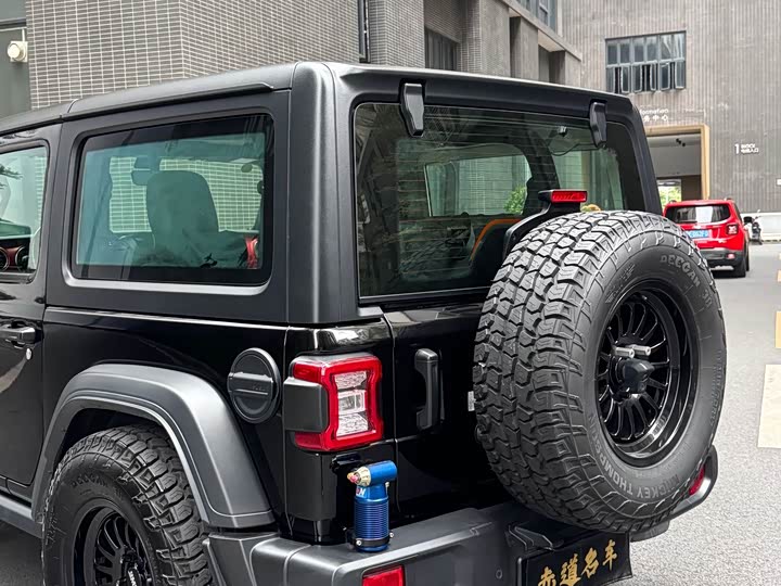 Jeep Wrangler — фото 9