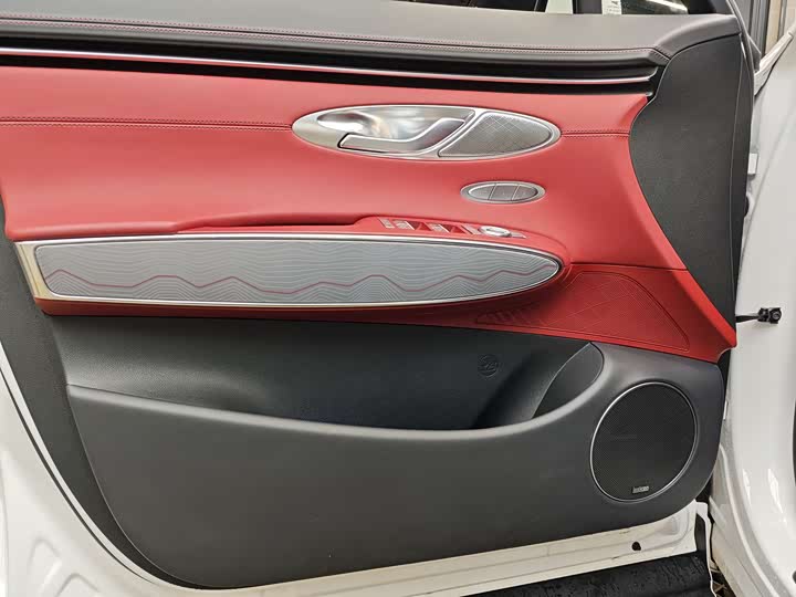 Genesis GV70 — фото 12