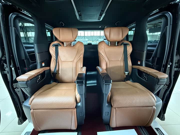 Toyota Alphard — фото 18