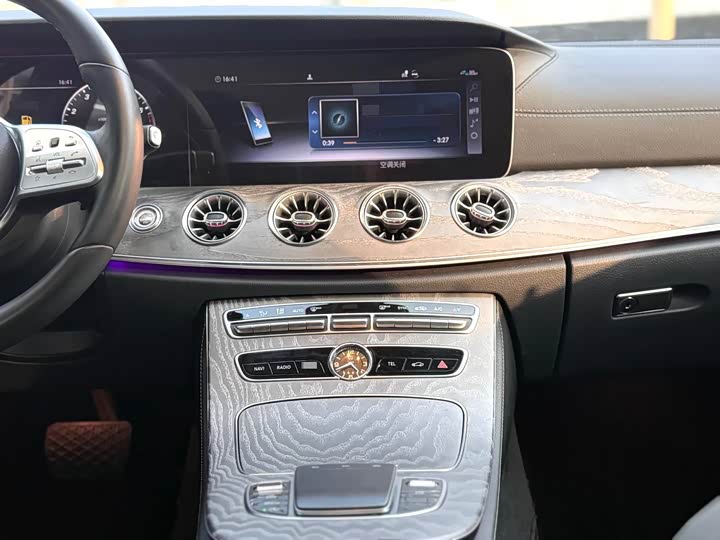 Mercedes-Benz CLS 2018 CLS 300 — фото 8