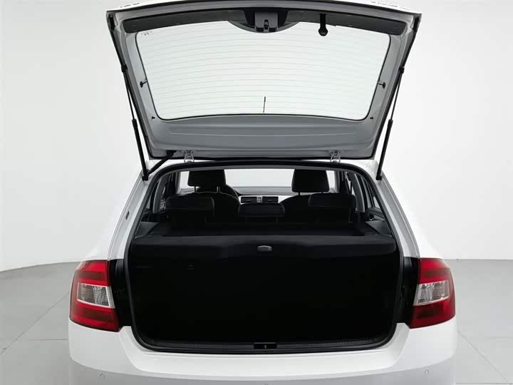 Skoda Rapid — фото 16