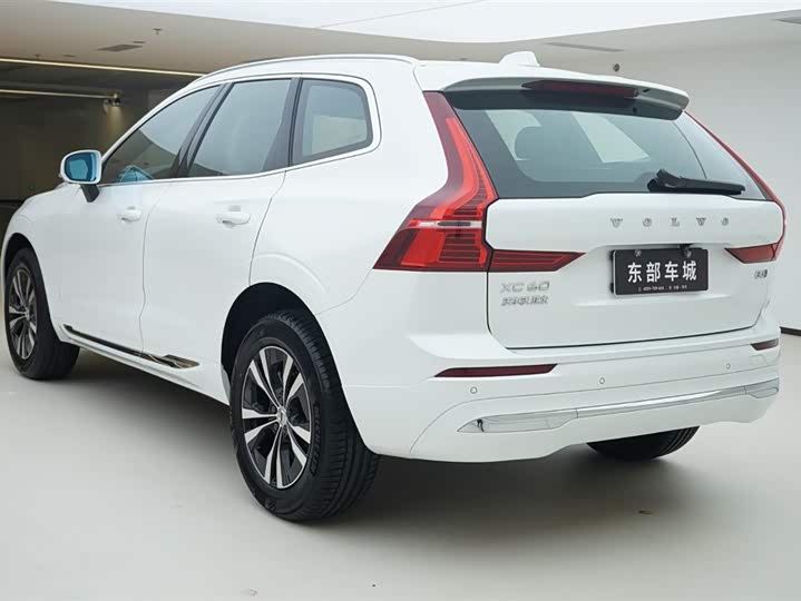 Volvo XC60 2025 B 5 4 WD — фото 4