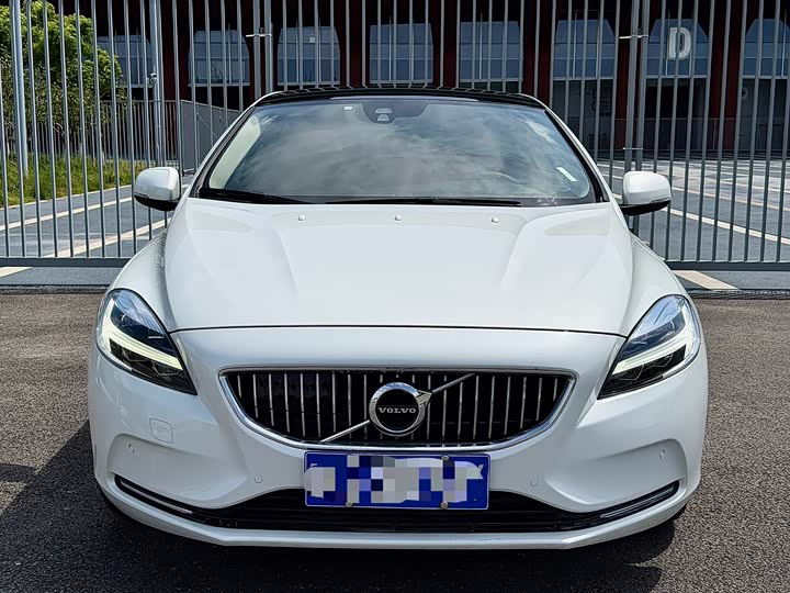 Volvo V40 2017 T 3 — фото 2