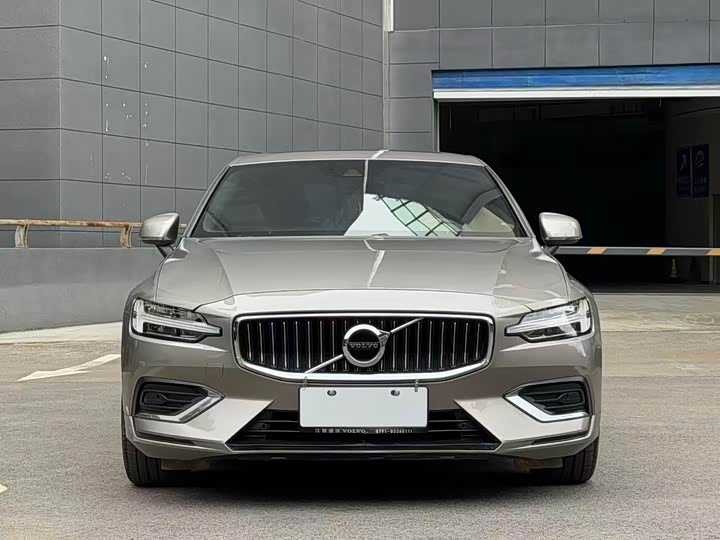 Volvo S60 2022 B 4 — фото 2
