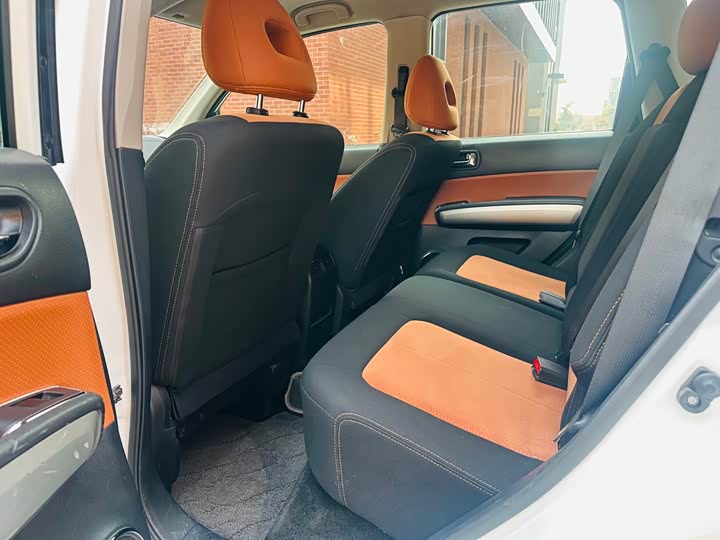 Dongfeng MX6 2016 2.0 L CVT 2 WD — фото 14