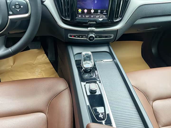 Volvo XC60 2023 B 5 4 WD — фото 17