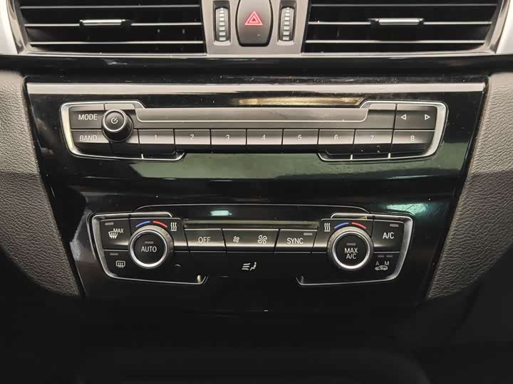 BMW X1 2019 s Drive 20 Li Leading — фото 16