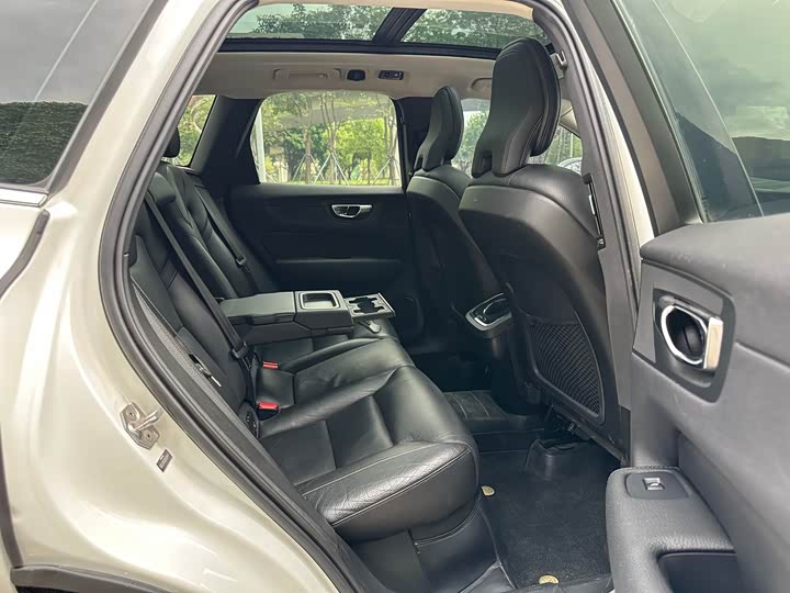 Volvo XC60 2020 T 5 4 WD — фото 13
