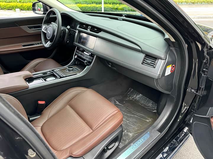 Jaguar XFL 2018 XFL 2.0 T 250 PS — фото 32