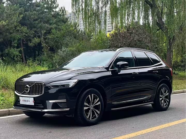 Volvo XC60 2023 B 5 4 WD — фото 1