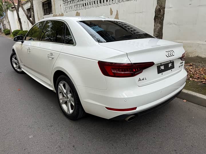 Audi A4L 2018 30 40 TFSI — фото 10