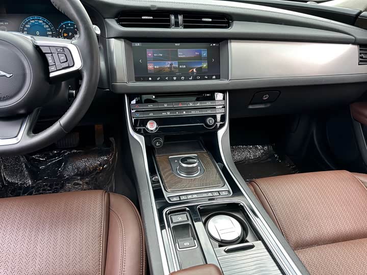 Jaguar XFL 2018 XFL 2.0 T 250 PS — фото 29