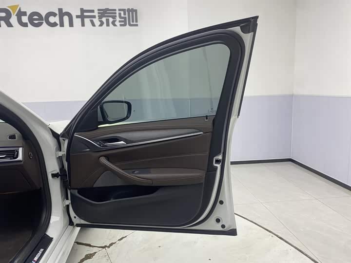 BMW 5-Series 2023 530 Li Leading M — фото 24