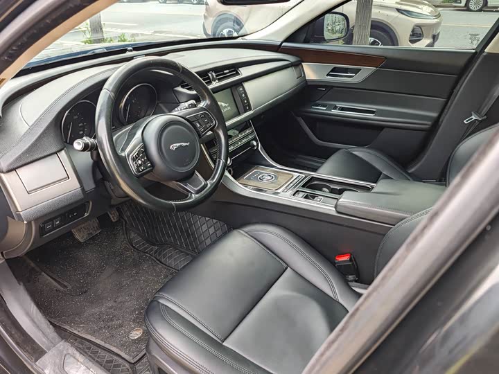 Jaguar XFL 2017 XFL 2.0 T 200 PS — фото 20