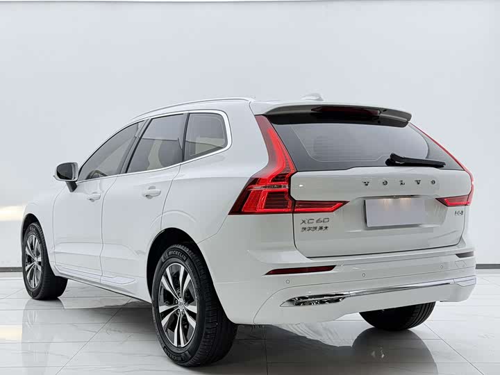 Volvo XC60 2023 B 5 4 WD — фото 12