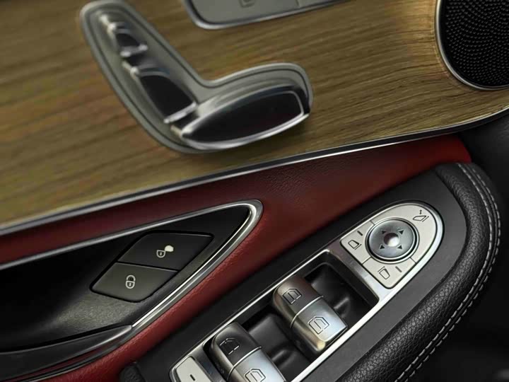 Mercedes-Benz GLC 2017 GLC 260 4 MATIC SUV — фото 8