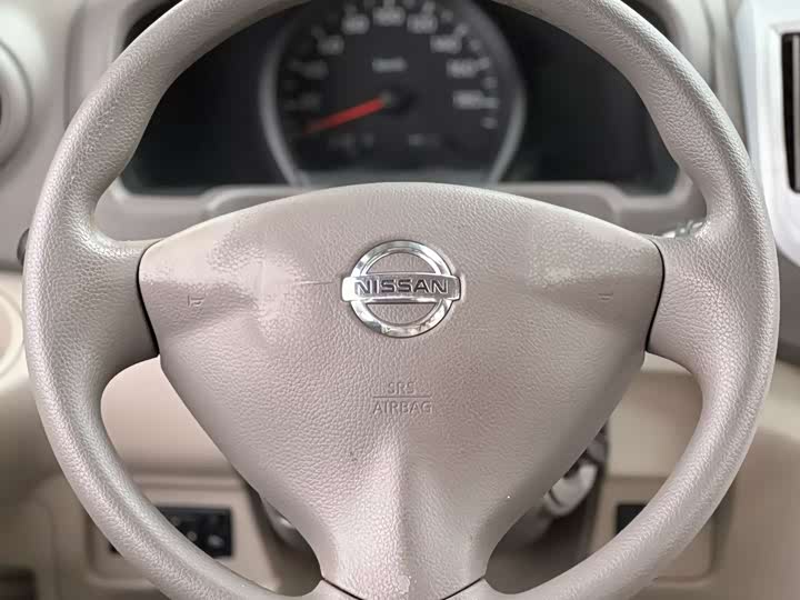 Nissan NV200 2016 1.6 L CVT — фото 2