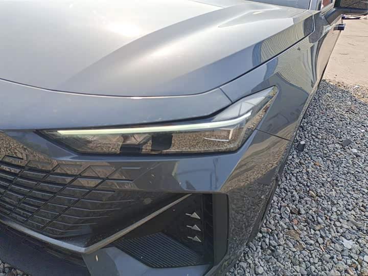 Changan UNI-V 2022 1.5 T Premium — фото 24