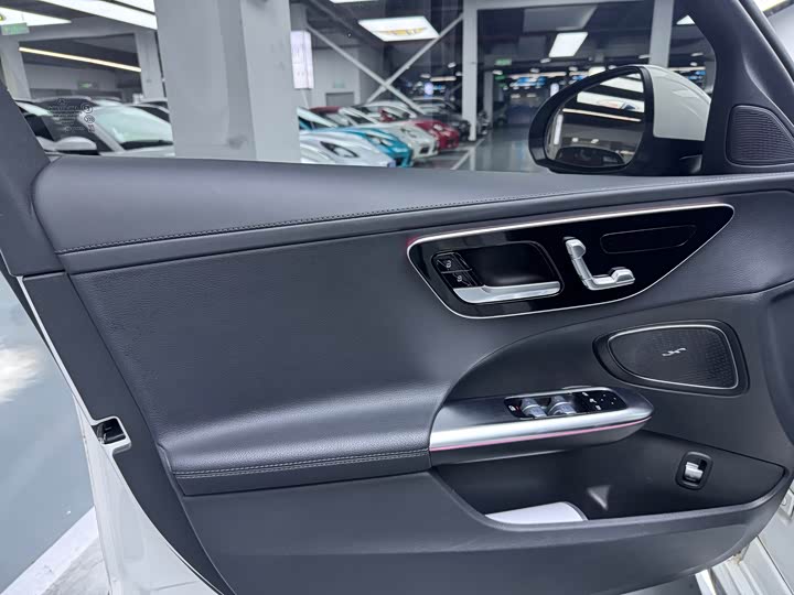 Mercedes-Benz C-Class 2024 C 260 L — фото 4