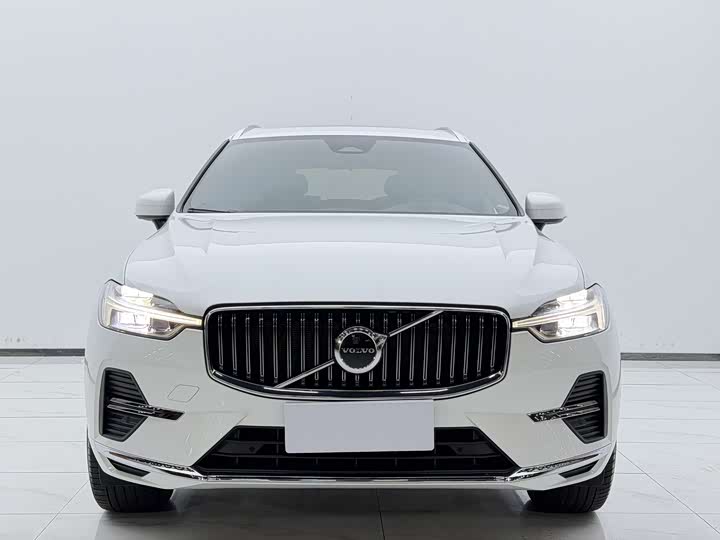 Volvo XC60 2023 B 5 4 WD — фото 2