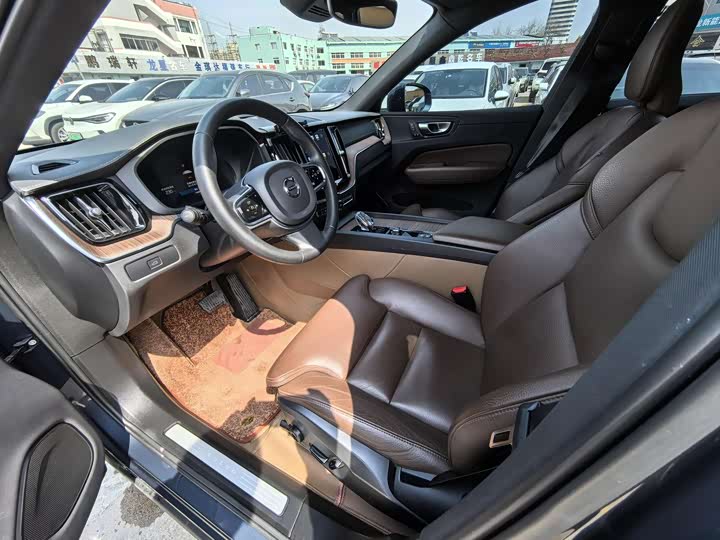 Volvo XC60 2023 B 5 4 WD — фото 20