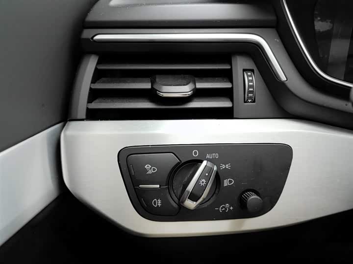 Audi A4L 40 TFSI стиль-динамик — фото 9