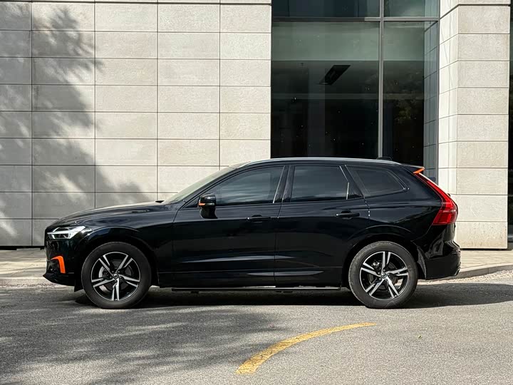 Volvo XC60 2019 T 5 4 WD VI — фото 4