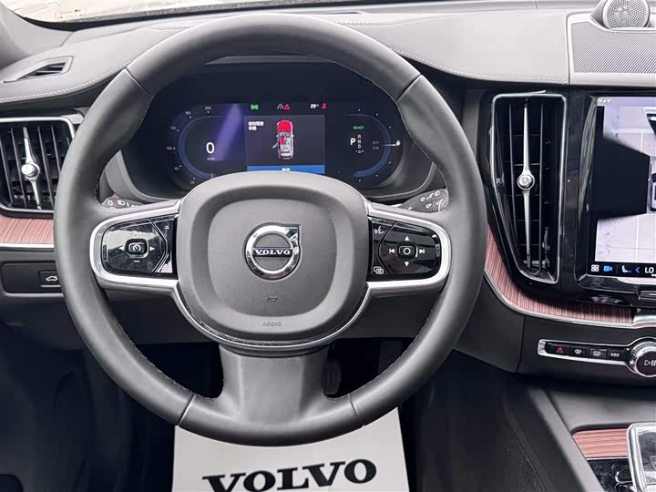 Volvo XC60 Hybrid 2025 Hybrid 4 WD — фото 7