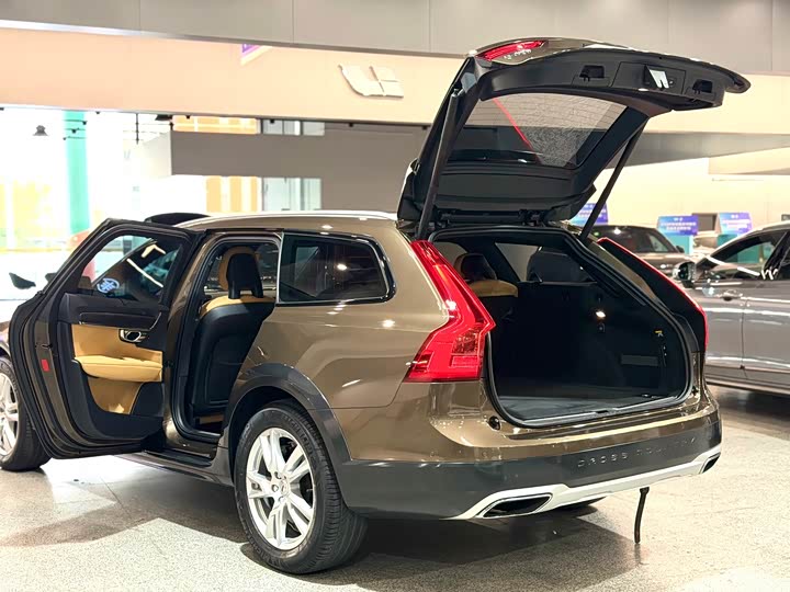 Volvo V90 2017 Cross Country T 5 AWD — фото 9