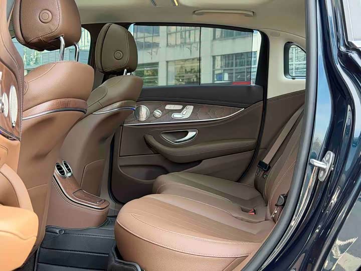 Mercedes-Benz E-Class 2023 E 300 L Luxury — фото 7