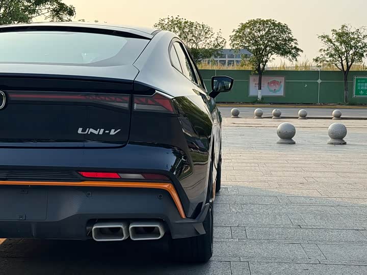 Changan UNI-V 2024 1.5 T Sport — фото 17