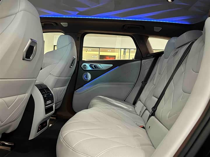 BMW XM 2023 Base — фото 9
