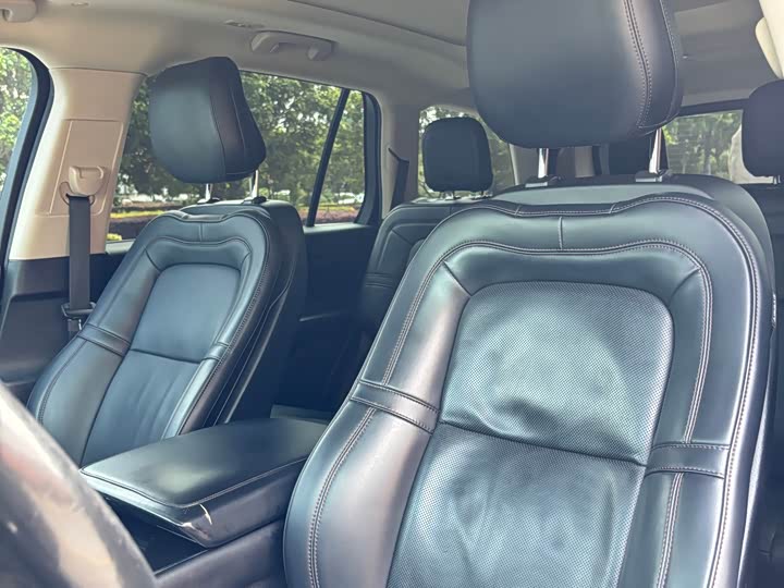 Lincoln Aviator — фото 11
