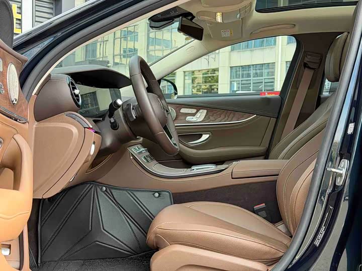 Mercedes-Benz E-Class 2023 E 300 L Luxury — фото 6