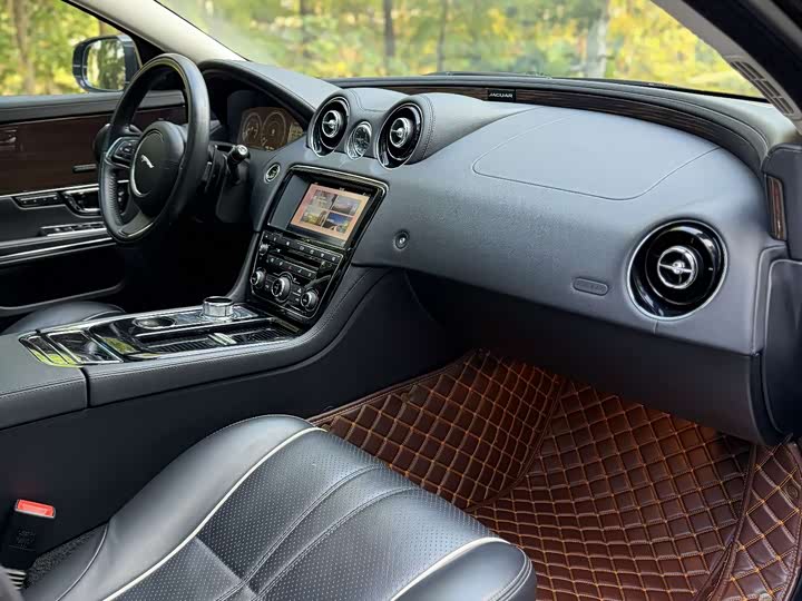 Jaguar XJ 2016 XJL 3.0 SC 4 WD — фото 15
