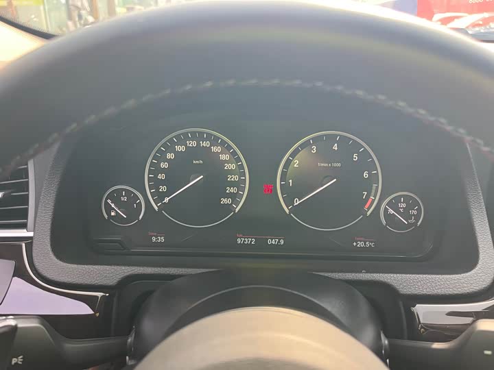 BMW 5-Series 2014 528i Leading — фото 9