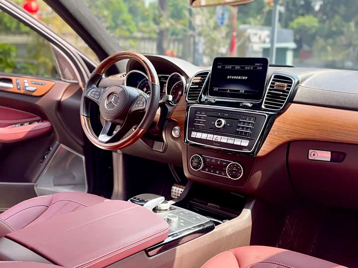 Mercedes-Benz GLS 2018 GLS 320 4 MATIC — фото 31
